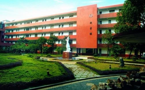 湖南师范大学附属中学简介概况（建校历史、地址、师资、校训、环境）