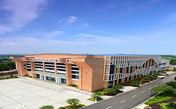 长沙市雷锋学校是公立还是私立,是重点中学吗?