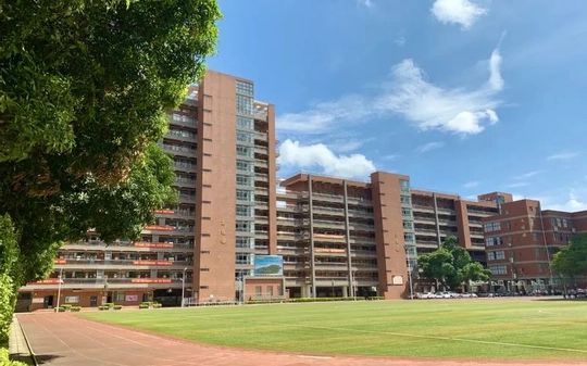 福建省厦门第六中学是公立还是私立,是重点中学吗？