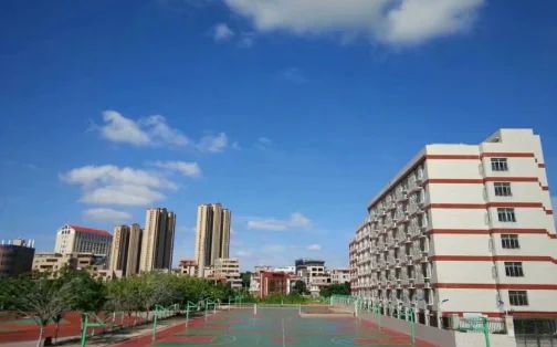 厦门市翔安第一中学简介概况（建校历史、地址、师资、校训、环境）