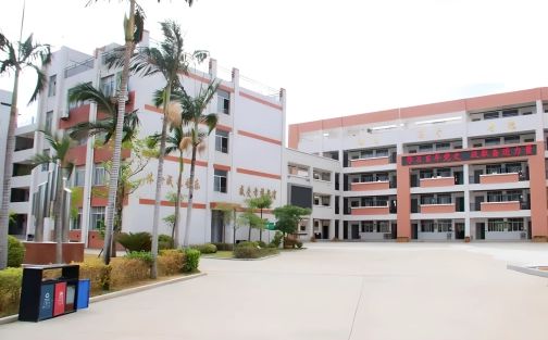 福建省长乐华侨中学简介概况（建校历史、地址、师资、校训、环境）