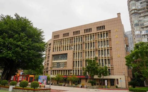 福州第十五中学是公立还是私立,是重点中学吗？
