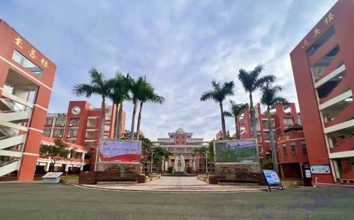 厦门市海沧中学校区在哪_在哪个区？