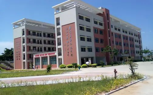 厦门市新店中学在厦门的排名第几,属于什么档次?