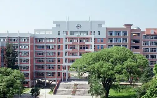 福建师范大学附属中学简介概况（建校历史、地址、师资、校训、环境）