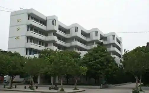 福建省福州华侨中学简介概况（建校历史、地址、师资、校训、环境）