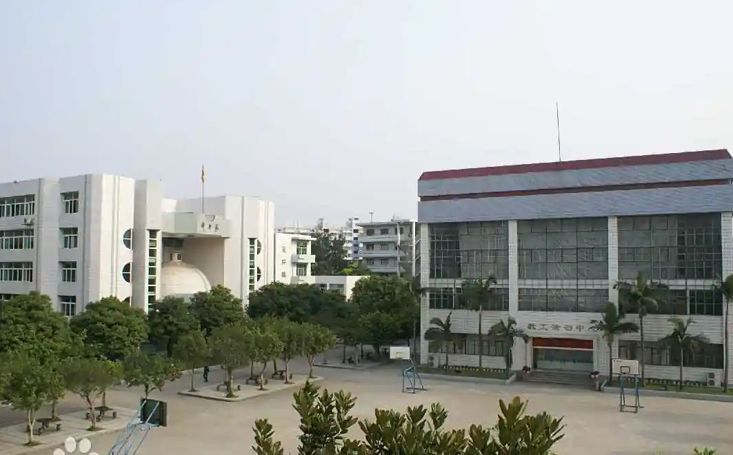 福建省福州华侨中学在福州的排名第几,属于什么档次？
