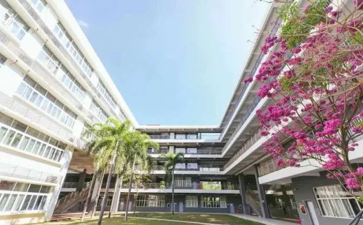 深圳华侨城高级中学简介概况（建校历史、地址、师资、校训、环境）