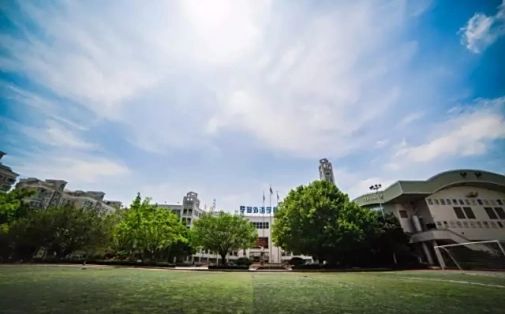 深圳市罗湖外语学校是公立还是私立,是重点中学吗？