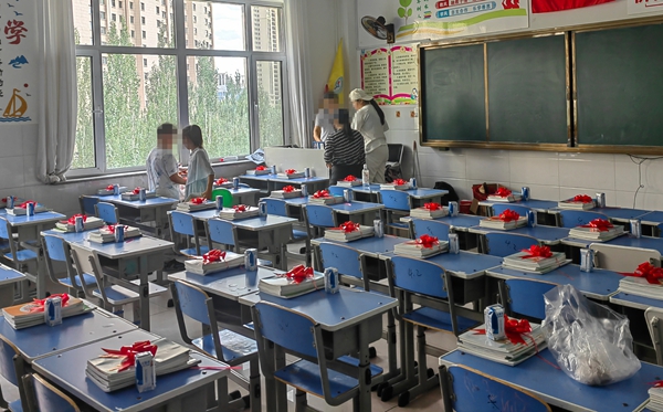 学生家长在开学前如何布置教室？